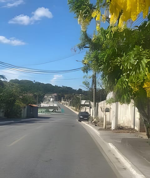 Duplex em Itaúna 4min da Praia que ocorre o WSL, 1min da pista de skate do LS, pracinha com parque infantil, quadra de futebol, tudo isso a 1 min da duplex, perto do comércio, wi-fi super rápido, monitoramento 24hrs Apartment in Saquarema
