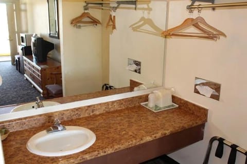 Travelers Inn & Suites Hotel in Craig