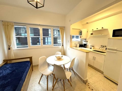 TV and multimedia, Seating area, Dining area