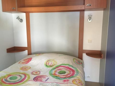 Mobil home cosy avec terrasse - 4 pers, 2 ch - API-1-52-241 Campground/ 
RV Resort in Brittany