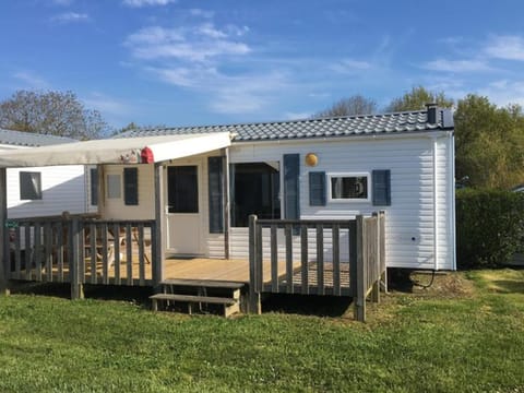 Mobil home cosy avec terrasse - 4 pers, 2 ch - API-1-52-241 Campground/ 
RV Resort in Brittany