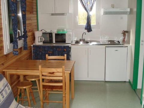 Chalet de 20m² à Naucelle avec terrasse - API-1-52-334 Campground/ 
RV Resort in Auvergne-Rhône-Alpes