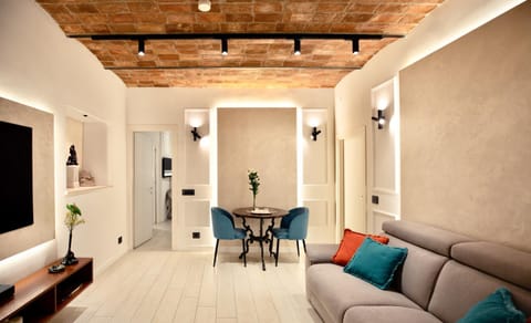 Bed, TV and multimedia, Balcony/Terrace, Lounge or bar, Decorative detail, Seating area, Dining area, Lunch, furniture, internet, internet, air conditioner