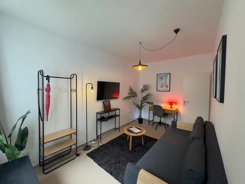 Communal lounge/ TV room, TV and multimedia, Seating area