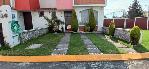 Casa de descanso, negocios, nin̈os, mascota, facturamos House in State of Mexico