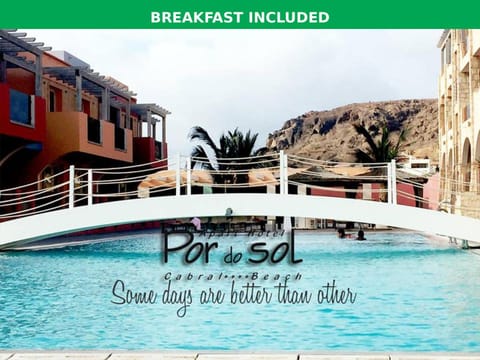 Swimming pool, Breakfast
