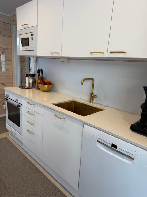 Modern VillaJoenhelmi with jacuzzi and sauna Villa in Lapland