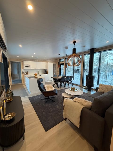 Modern VillaJoenhelmi with jacuzzi and sauna Villa in Lapland