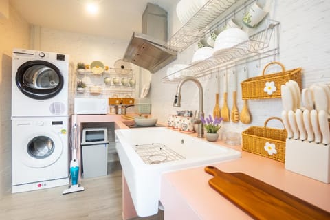 Kitchen or kitchenette, washing machine, dryer