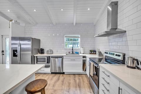 Amazing Tropical Pool House Delray Near Ocean House in Delray Beach