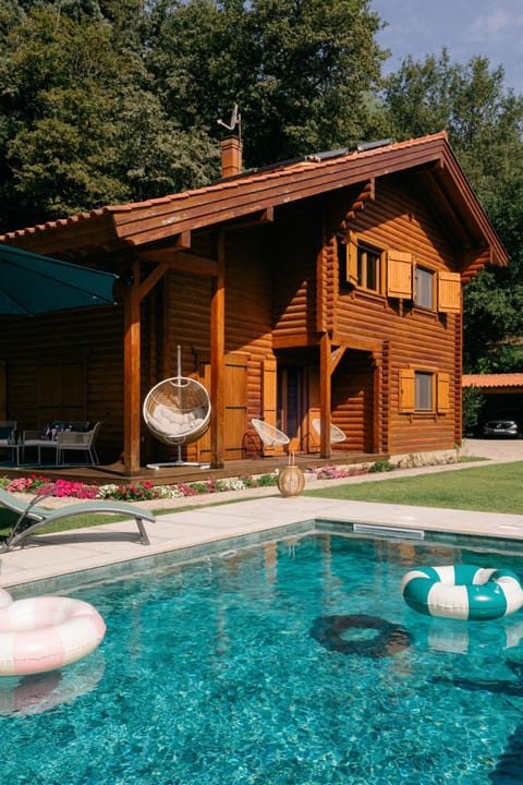 Property building, Garden, Garden view, Pool view, Swimming pool, sunbed