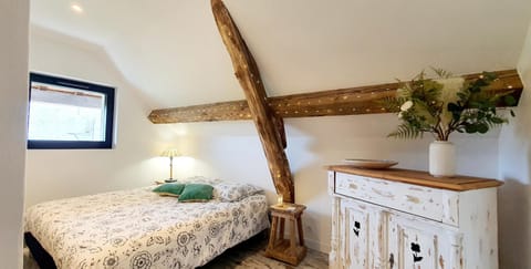 Bed, Photo of the whole room, Decorative detail, Bedroom