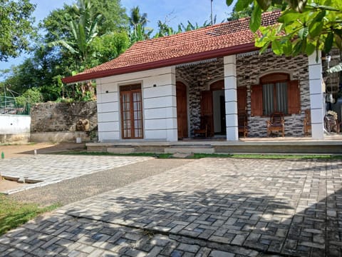 Property building, Day, Garden, Garden view