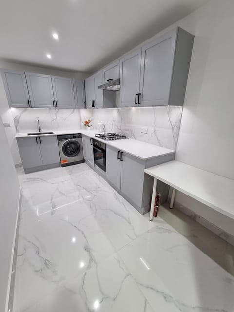 Kitchen or kitchenette, Kitchen or kitchenette, Dining area, microwave, oven, stove, washing machine