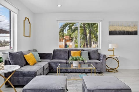 Luxe 4BR Miami Pool-Near Airport-Games-Backyard House in Miami