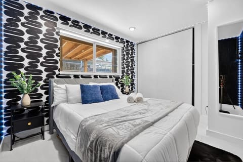 Luxe 4BR Miami Pool-Near Airport-Games-Backyard House in Miami