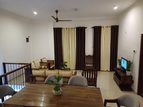 TV and multimedia, Living room, Seating area, Dining area