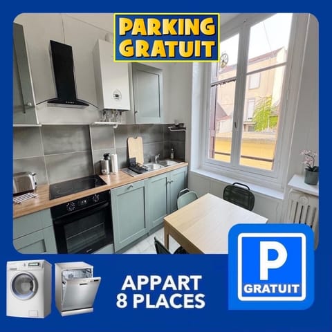 Property building, Bed, TV and multimedia, Coffee/tea facilities, Living room, Photo of the whole room, Decorative detail, Seating area, Bedroom, dishwasher, hair dryier, heating, internet, stove, toaster, towels, washing machine, kitchen