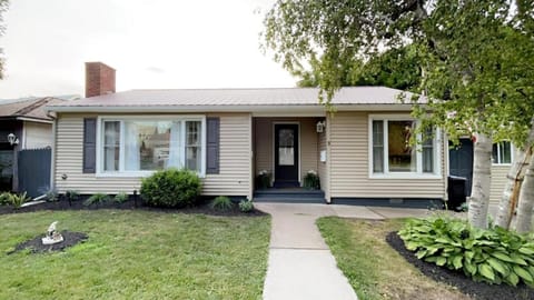 Home in the Heart of Alex Bay Near Boldt Castle! House in Alexandria Bay