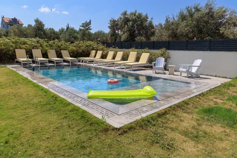 Spring, Day, Garden, Garden view, Pool view, Swimming pool, sunbed