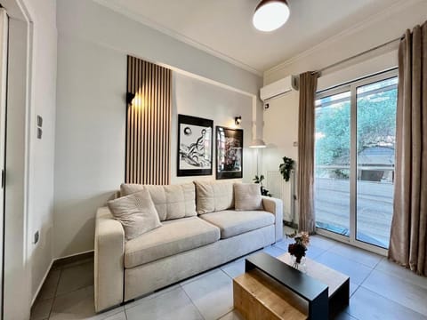 TV and multimedia, Living room, Seating area, air conditioner