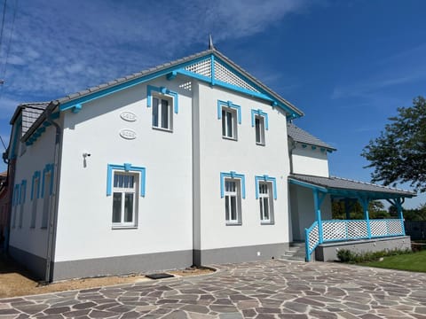 Property building, Day