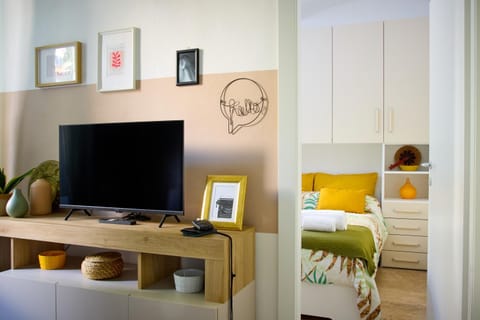 Communal lounge/ TV room, Bed, TV and multimedia, Evening entertainment