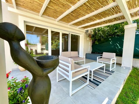 Balcony/Terrace, Seating area, Garden view