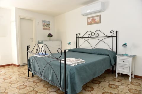 Bed, Photo of the whole room, Bedroom, towels, air conditioner