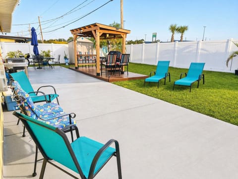 Day, Natural landscape, Balcony/Terrace, sunbed