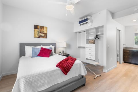 Luxury Home W Pool & Gym Mins To Baylor Hospital Apartment in Marble Falls