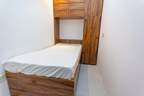 Rental Small Rooms for female guest in the heart of Dubai بنات فقط Vacation rental in Dubai