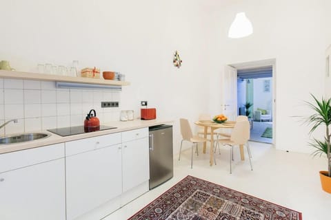Kitchen or kitchenette, Dining area, stove