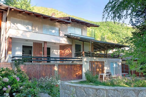 Facade/entrance, Garden, Balcony/Terrace