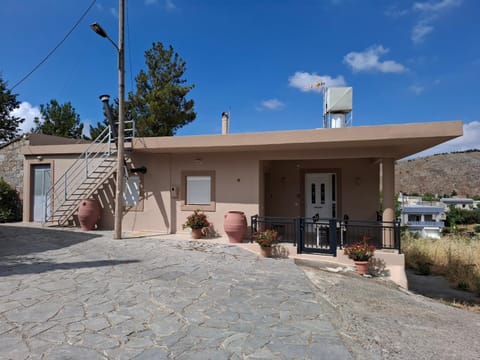 Karofillos homes-Oropedio Apartment in Lasithi