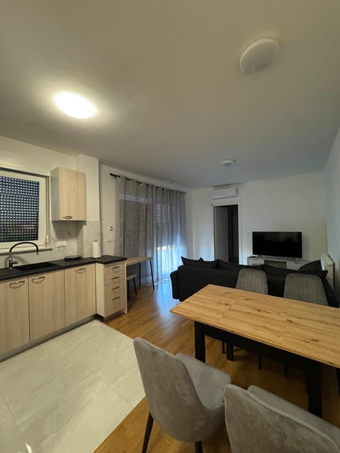 Kitchen or kitchenette, Living room, Seating area, Dining area
