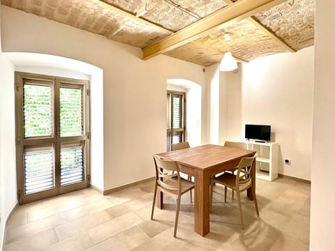 TV and multimedia, Dining area