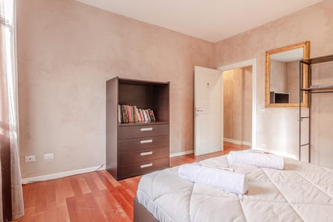 Bed, Library, Photo of the whole room, Bedroom, towels, wardrobe