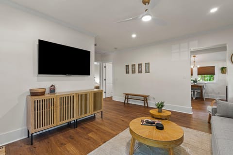 Communal lounge/ TV room, TV and multimedia, Living room