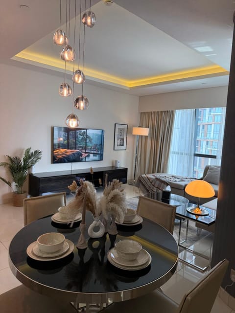 TV and multimedia, Living room, Seating area, Dining area