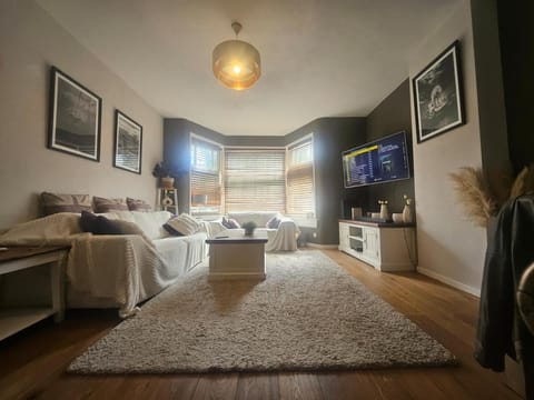 Communal lounge/ TV room, TV and multimedia, Living room