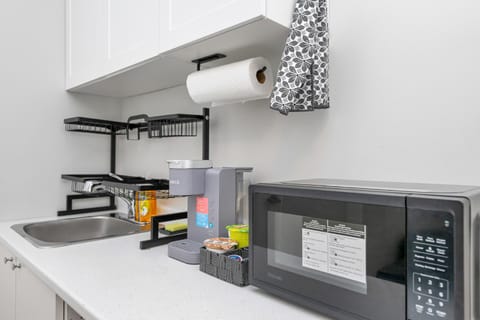 Cozy Langford suite Apartment in Cowichan Valley