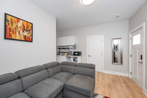 Cozy Langford suite Apartment in Cowichan Valley