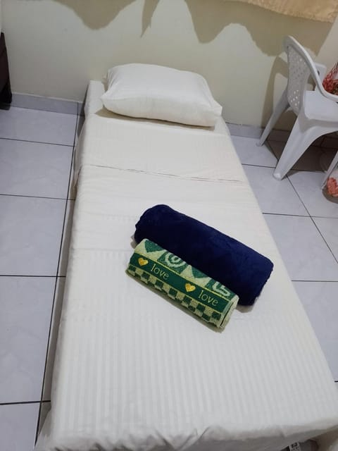 Quarto Individual Privativo Bed and Breakfast in Duque de Caxias