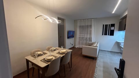 TV and multimedia, Kitchen or kitchenette, Living room, Seating area, Dining area