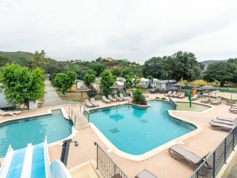 Mobil-home 35m² avec terrasse pour 8 personnes, accès handicapé - API-1-52-384 Campground/ 
RV Resort in Bormes-les-Mimosas