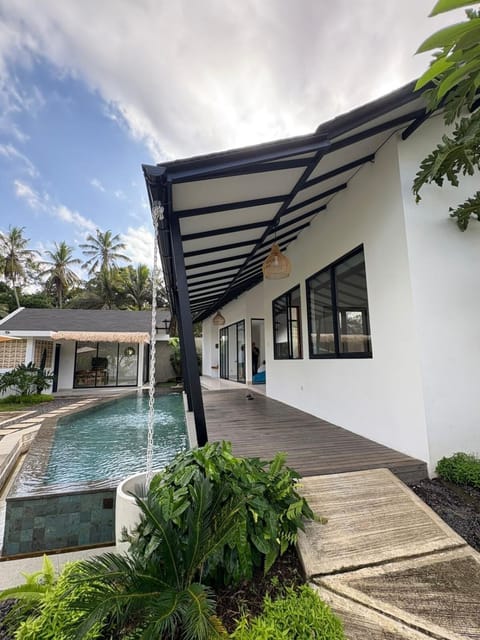 Property building, Garden, Garden view, Swimming pool
