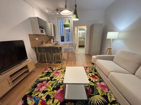 Kitchen or kitchenette, Living room, Dining area