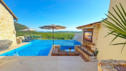 Patio, Mountain view, Pool view, Swimming pool, Swimming pool, sunbed