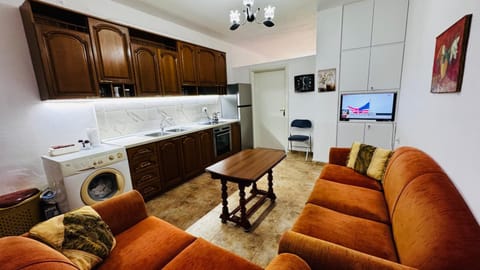 TV and multimedia, Kitchen or kitchenette, Living room